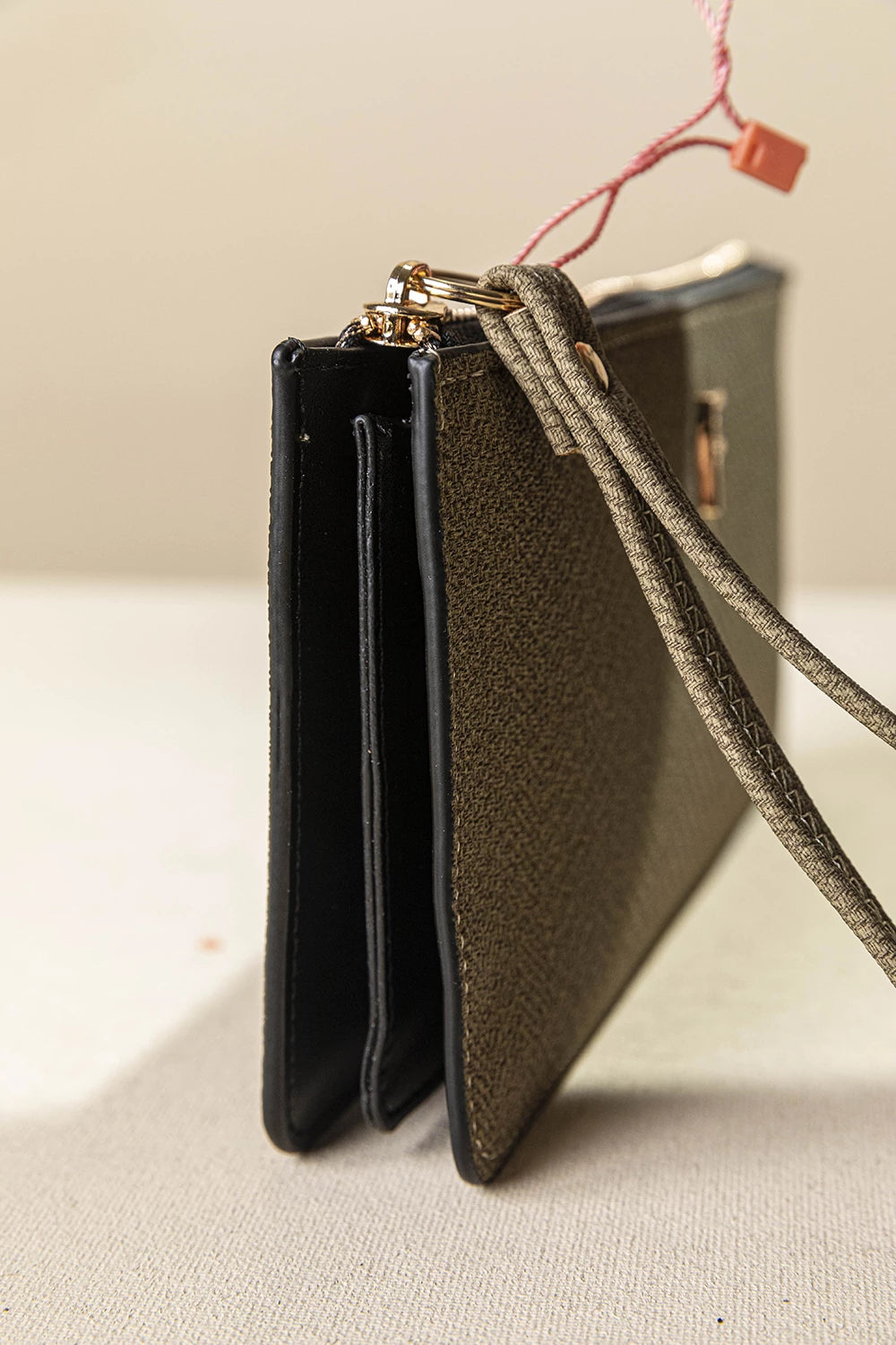 γυναικεία FRAGOLA BAGS λαδί πορτοφόλι πλάγια όψη λουράκι καρπού μεταλλικό φερμουάρ