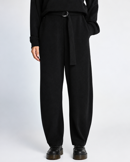 γυναικεία FUNKY BUDDHA μαύρο κοτλέ παντελόνι jogger wide leg balloon fit ζώνη μεταλλικός κρίκος μοντέλο μπροστά
