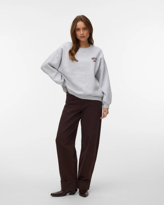 γυναικείο VERO MODA γκρι μελανζέ oversized φούτερ après ski τύπωμα ολόσωμη όψη μοντέλου
