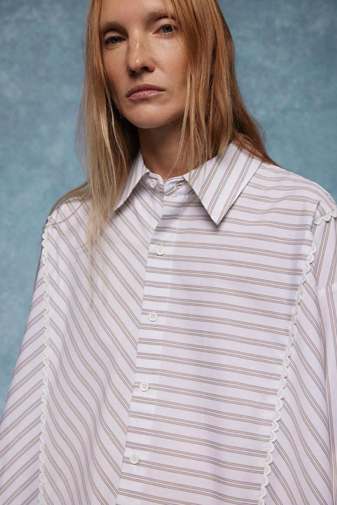  GIOYA πουκάμισο oversized μπεζ ριγέ - λεπτομέρεια ασύμμετρων ριγών