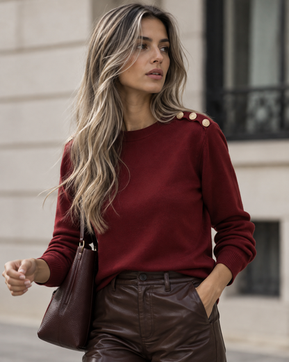 Γυναικεία πλεκτή μπλούζα VERO MODA μπορντό με χρυσά κουμπιά στους ώμους, εμφάνιση από μέση και πάνω