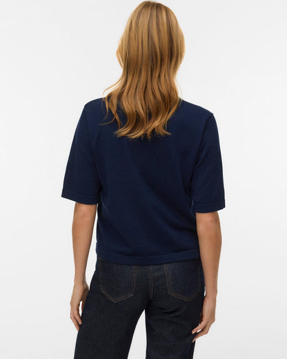 μπλε navy πλεκτή μπλούζα Vero Moda πίσω όψη σε μοντέλο

