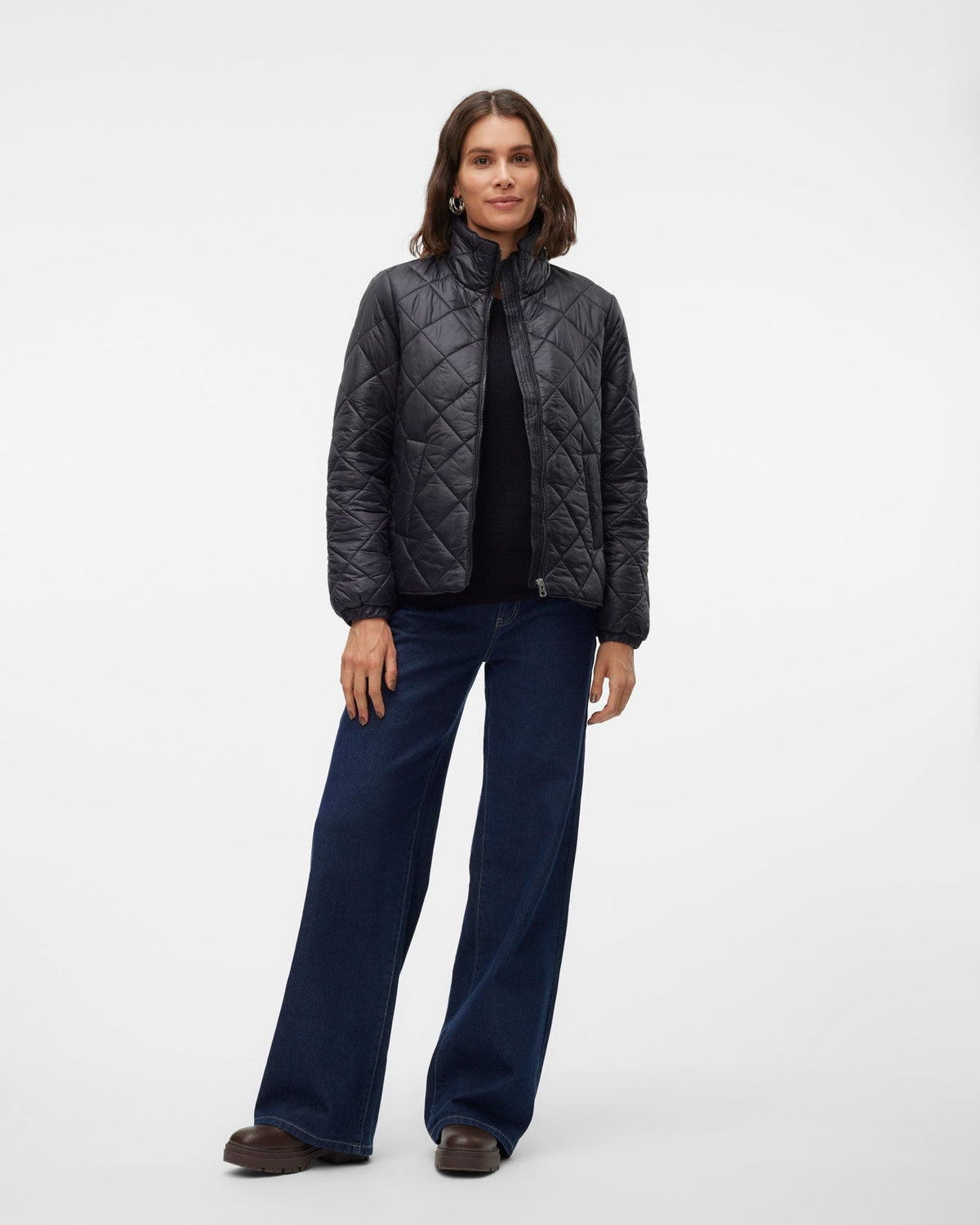 VERO MODA Puffer Μπουφάν - ολόσωμη εμφάνιση