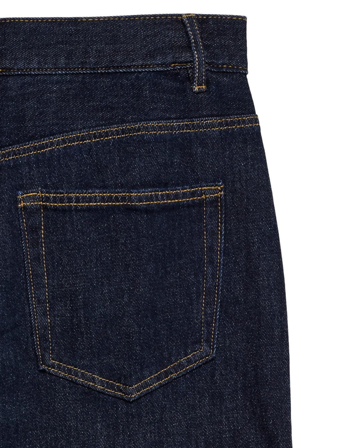 Λεπτομέρεια πίσω τσέπης γυναικείου tapered τζιν Vero Moda σκούρο μπλε denim
